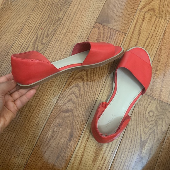 Cute Red Sandals - Picture 4 of 4
